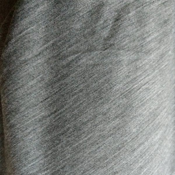 merino - detail farby šedý melír