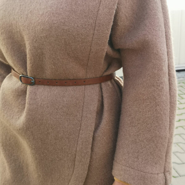 Detail vlneného kabátu pre dámy