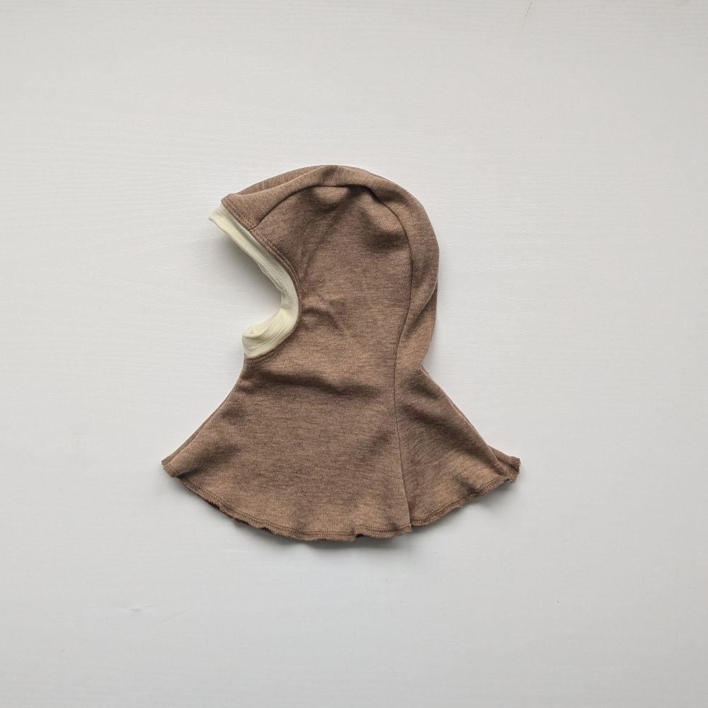 Hrejivá merino kukla - béžovo hnedá, krémový patent